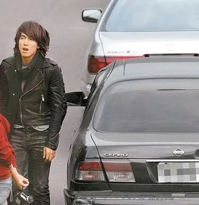 5位“鐵公雞”明星,言承旭吃小攤還順走碗筷,謝娜敷廉價的面膜 5位“鐵公雞”明星,言承旭吃小攤還順走碗筷,謝娜敷廉價的面膜