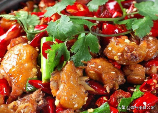 在家教你做好吃的乾鍋雞，鮮辣味美又解饞，老少皆宜的家常美食