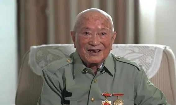 10歲小孩自稱紅軍參加過長征，毛主席問誰能證明？他說道：賀龍