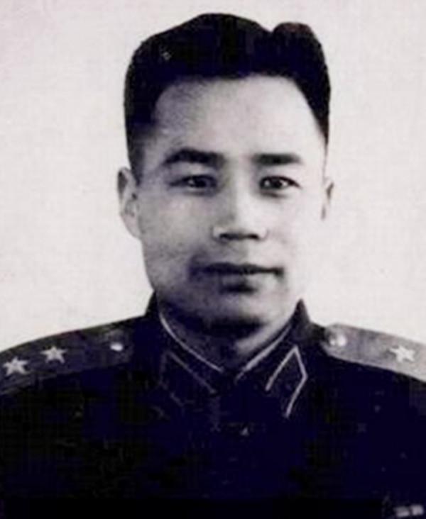 2000土匪混入百姓中被揪出,如何處理?戰士:看手就行 2000土匪混入百姓中被揪出,如何處理?戰士:看手就行