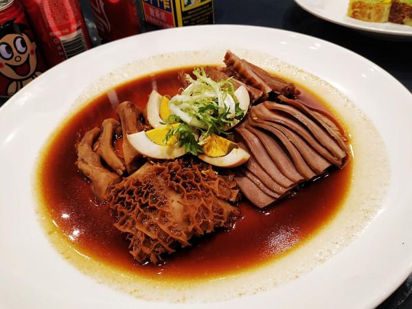 今天相聚在君品酒店，給寶寶過十歲生日