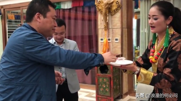 雲南16個地州的特色酒,讓雲南女生的酒量都特好 雲南16個地州的特色酒,讓雲南女生的酒量都特好