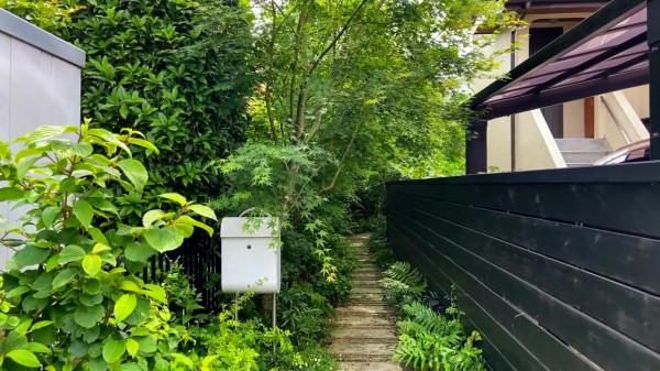 女人捨棄大都市生活,來到山林建480平田園宅,過起神仙般的生活 女人捨棄大都市生活,來到山林建480平田園宅,過起神仙般的生活