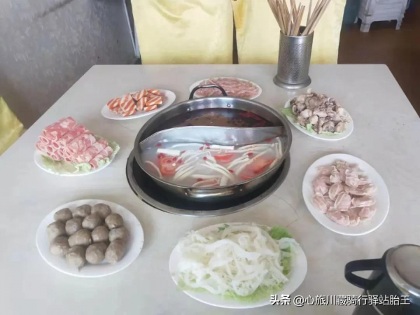 騎行川藏線也有平平無奇的風景，抵達“72拐”腳下--邦達鎮