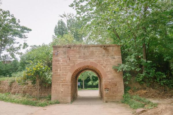 河南這個古村落還有城牆，護城河也很漂亮