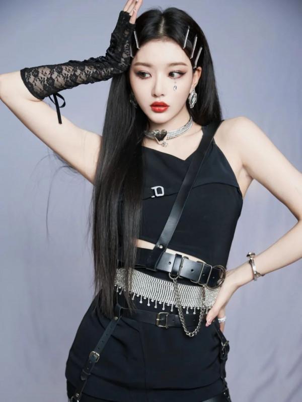 別再披頭散髮了!這幾款顯高吸睛的髮型,氣質又撩人 別再披頭散髮了!這幾款顯高吸睛的髮型,氣質又撩人