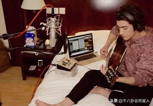 十大混血男星20年顏值變化,有人40歲滿臉皺紋,有人50歲不顯老 十大混血男星20年顏值變化,有人40歲滿臉皺紋,有人50歲不顯老