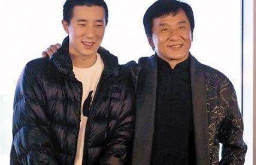 成龍同父異母的哥哥，生活拮据，73歲才見到自己的明星弟弟