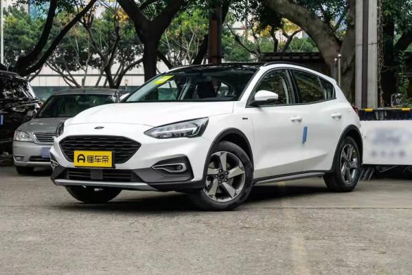 福克斯Active：搭載1&period;5T&plus;8擋手自一體，外觀運動，適合年輕人