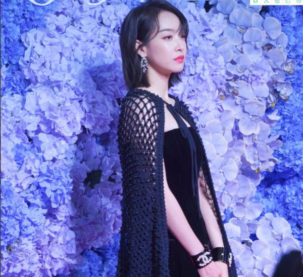 本以為紅毯上楊冪、宋茜夠美了，結果41歲的湯唯一出來，才知差距