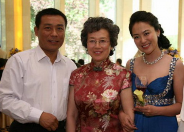 沈傲君：因賽西施爆紅，與聶遠相戀10年，為何轉身嫁給乾隆後裔