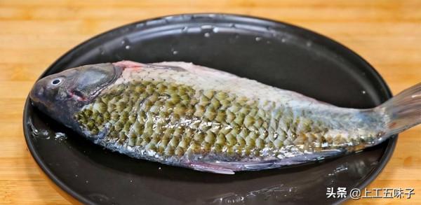 魚肚子裡的黑膜真的有毒素不能吃嗎？