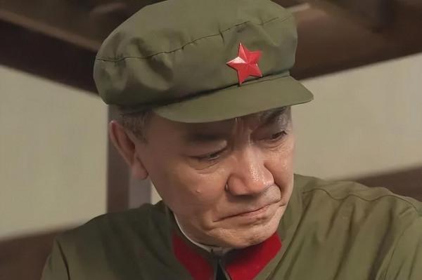 給過去一年“演技最好的10位老戲骨”排名，李幼斌第6，丁勇岱第2