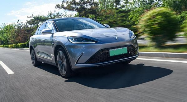 北汽放“大招”了，零百加速3.5秒，最高續航708km，軸距2915mm