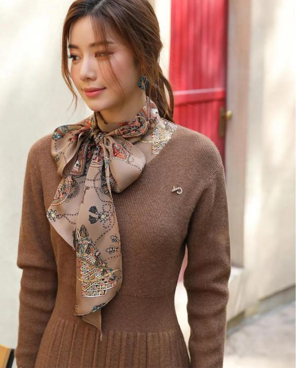 韓國美女王宥利時尚寫真：咖啡色針織收腰修身連衣裙