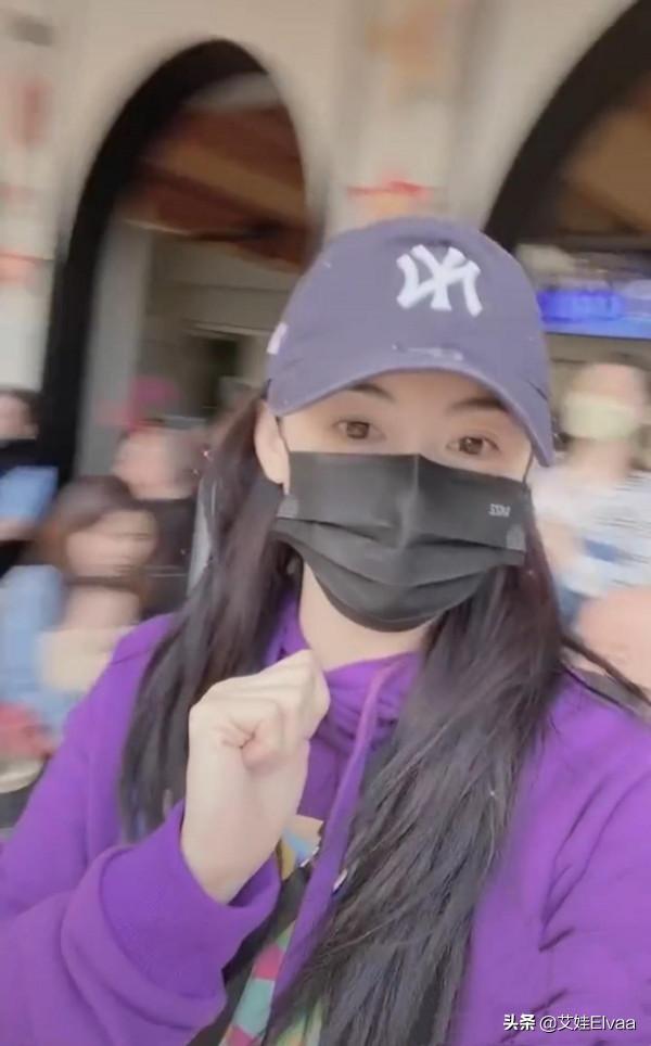 張柏芝真孝順!穿紫薯色衛衣罕見帶爸爸吃火鍋,老父親光頭太搶鏡 張柏芝真孝順!穿紫薯色衛衣罕見帶爸爸吃火鍋,老父親光頭太搶鏡