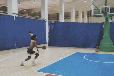 模板威少？他是宏遠隊史首位混血球員！獲朱芳雨稱讚！如今怎樣了