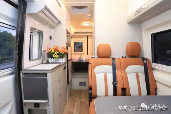 帶全套越野護甲,還配星空頂、商務座和三種駕駛模式的奇瑞房車 帶全套越野護甲,還配星空頂、商務座和三種駕駛模式的奇瑞房車