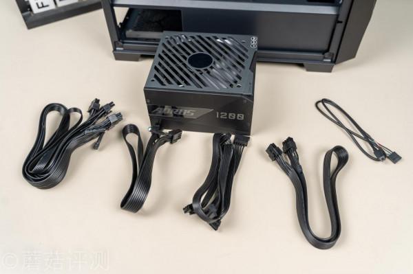 螢幕酷炫,用料誇張,適合高階玩家、技嘉鉑金雕1200W白金牌電源 螢幕酷炫,用料誇張,適合高階玩家、技嘉鉑金雕1200W白金牌電源