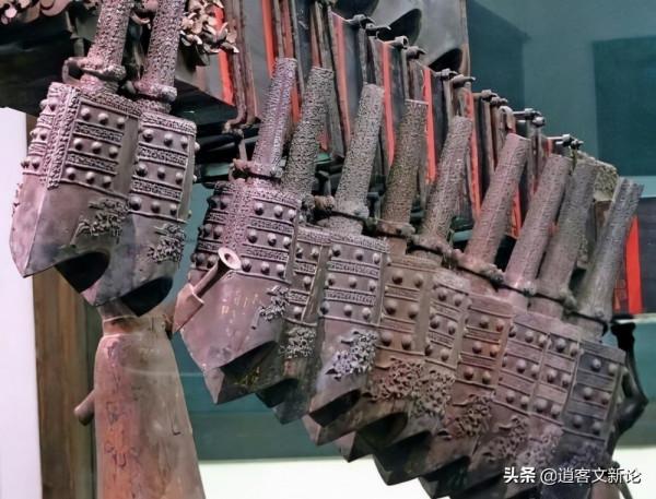 湖北空軍炸山修房,意外炸出褐色土層,專家:下面埋有大工程 湖北空軍炸山修房,意外炸出褐色土層,專家:下面埋有大工程