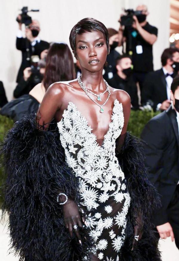 有些晚會,要在中午看,因為早晚會被雷s 有些晚會,要在中午看,因為早晚會被雷s