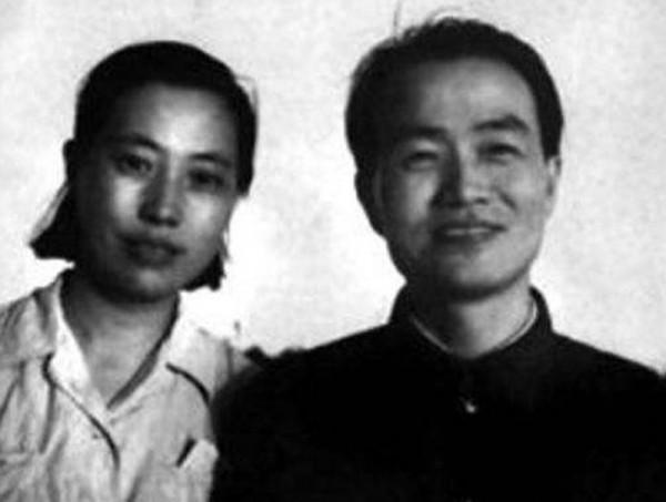 他曾擔任中宣部副部長，75歲進入中顧委，擔任了中顧委常委