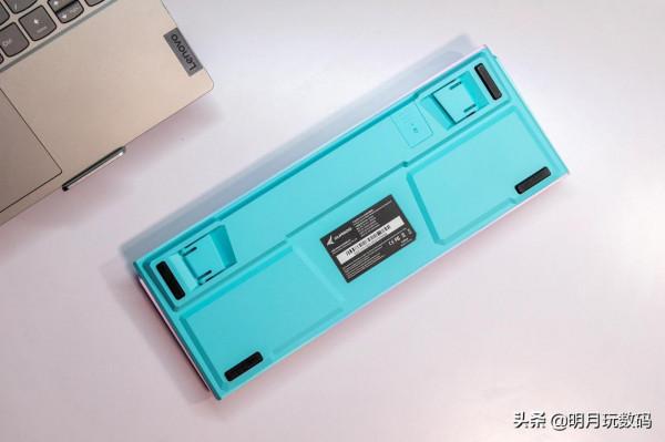 用色彩裝點個性，杜伽K330W機械鍵盤，給你的桌面加一道風景