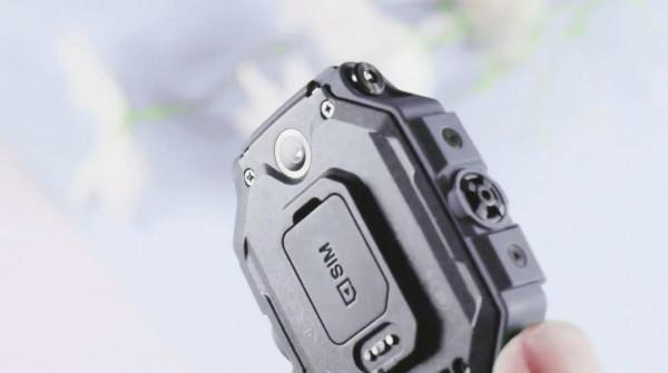 電影裡的道具變現實，體驗這款與手機合二為一的手錶，功能超預期