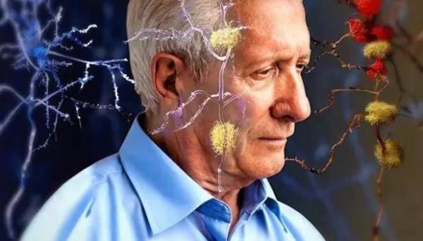 喜歡2種睡姿的老人，或易患老年痴呆風險，看一下，你睡對了嗎？