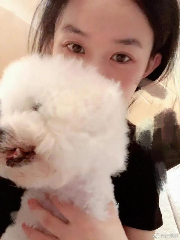 趙麗穎生圖合集，圓嘟嘟的娃娃臉看起來也太奶了，擋不住的美貌