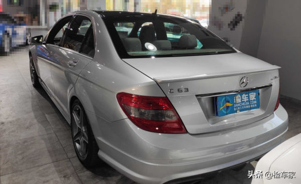 賓士大排量的絕唱！花22萬買輛11年的6.2L賓士C63香不香？