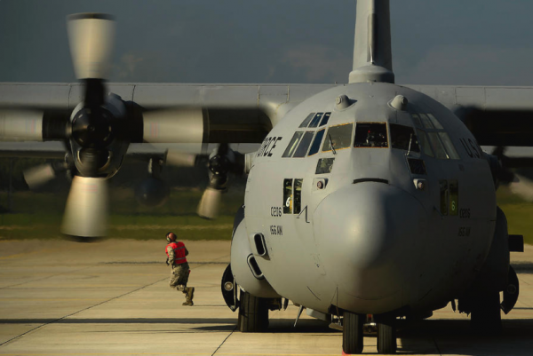一款運輸機,一部戰爭傳奇!C-130“大力神”,暴力醜學的典範 一款運輸機,一部戰爭傳奇!C-130“大力神”,暴力醜學的典範