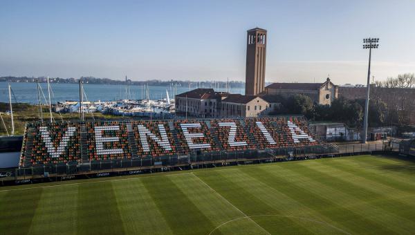 從丁級到頂級:19年內3次破產後,威尼斯又能為在意甲贏球而沸騰 從丁級到頂級:19年內3次破產後,威尼斯又能為在意甲贏球而沸騰