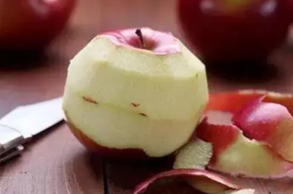 蘋果皮拿來養花,效果比肥料還好,花像打了雞血一樣瘋長 蘋果皮拿來養花,效果比肥料還好,花像打了雞血一樣瘋長