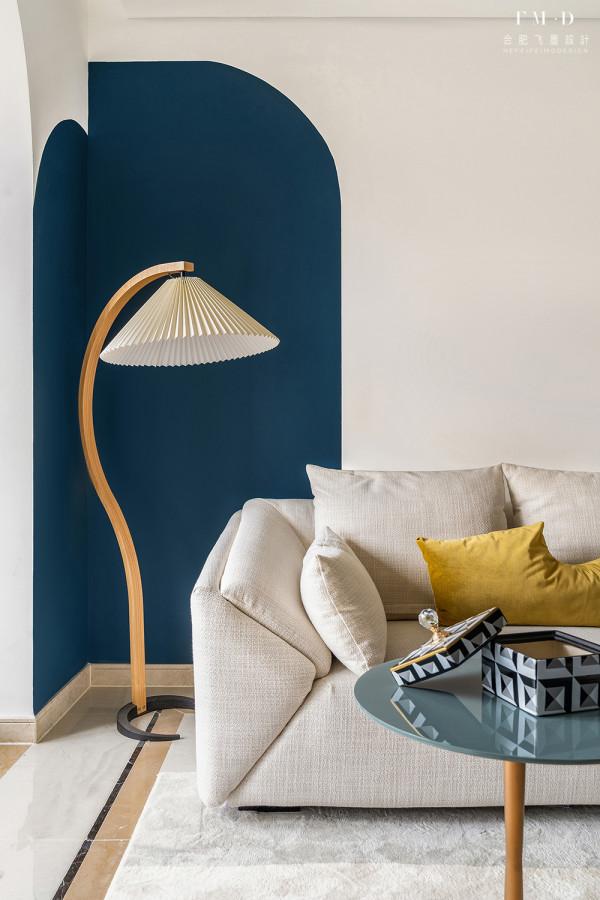 精裝的豬肝紅地板和櫃體越看越添堵,業主堅持改造:9萬塊沒白花 精裝的豬肝紅地板和櫃體越看越添堵,業主堅持改造:9萬塊沒白花