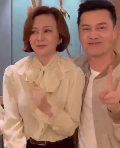 58歲關之琳近況曝光,與呂良偉聚會跳舞,網友說她和蔡明越來越像 58歲關之琳近況曝光,與呂良偉聚會跳舞,網友說她和蔡明越來越像