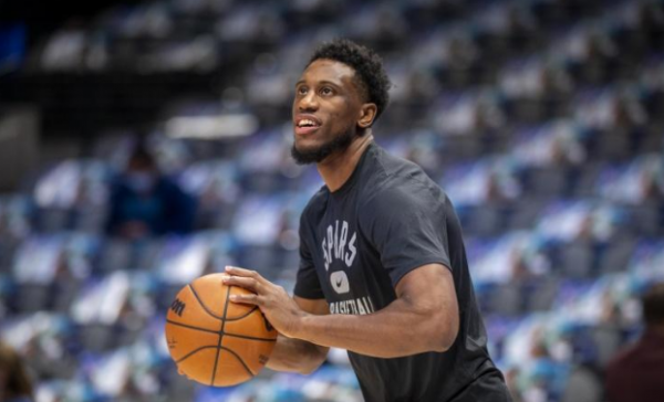 大魚入市！明星大前鋒申請交易，或助力保羅奪冠，湖人更難了