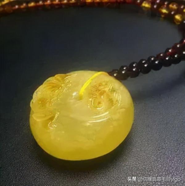 你知道什麼是雞油黃嗎?在翡翠市場中處於一個什麼樣的地位呢? 你知道什麼是雞油黃嗎?在翡翠市場中處於一個什麼樣的地位呢?