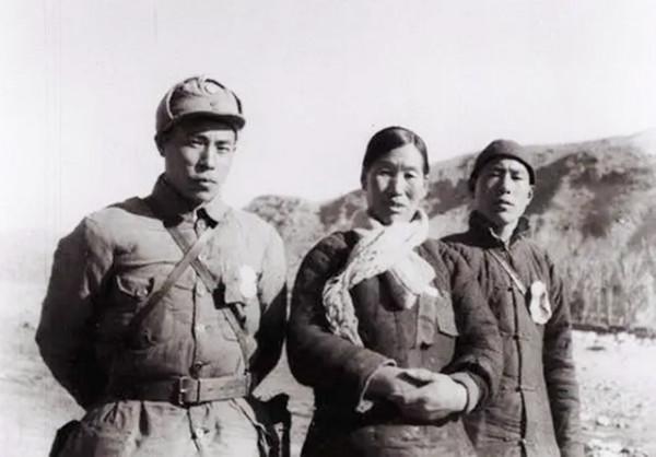 2002年女子整理養父遺物,一封血書揭開身世之謎:生父母是大英雄 2002年女子整理養父遺物,一封血書揭開身世之謎:生父母是大英雄