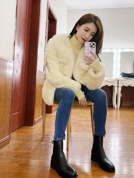 女明星微博氛圍拉滿，跨年穿搭存圖ing