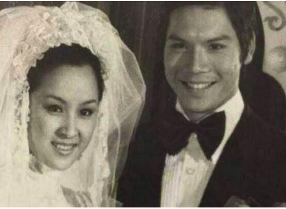 被向太炮轟，被向華強“封殺”，周星馳是被冤枉，還是積怨多年？