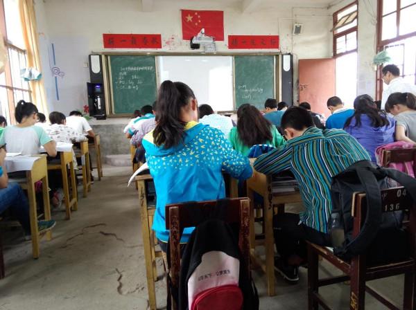 10年過去，拒絕高薪工作，回家當油漆工的北大碩士，後悔了嗎？