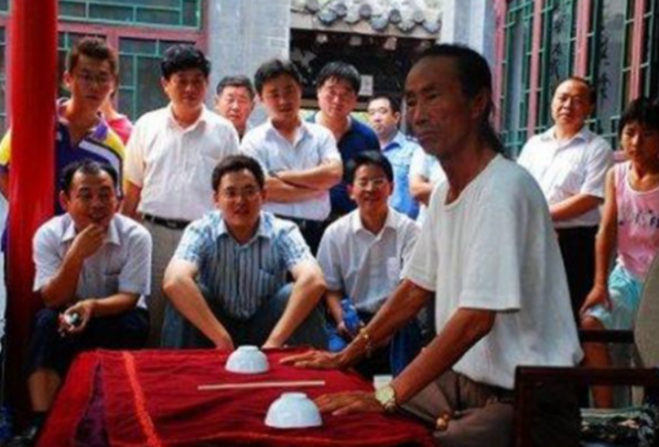 河北“鬼手”王保合:年近70歲,用3球2碗,為家鄉贏李嘉誠4個億 河北“鬼手”王保合:年近70歲,用3球2碗,為家鄉贏李嘉誠4個億