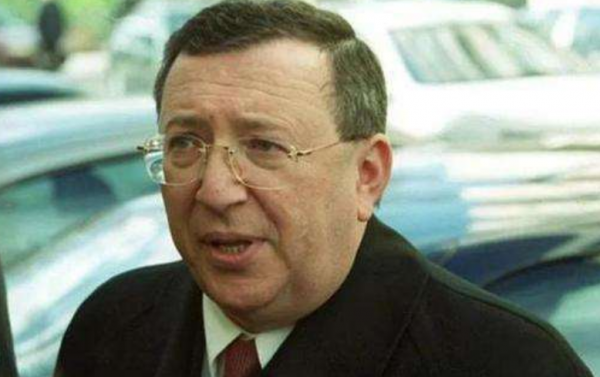 2003年俄羅斯首富公開叫板，普京面帶微笑應對，8個月後首富被捕