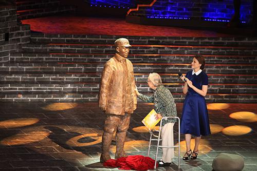 左權女兒報考哈軍工，卻因政審未透過被拒，陳賡：我要定你了