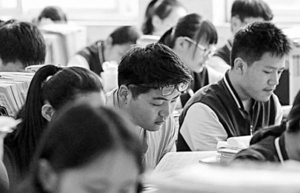 獨子救災犧牲三年後，老父親悲傷過度也走了，生命盡頭仍在盼兒歸