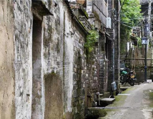 她被大伯哥幽禁小屋50年，死後才得自由，關她的小屋現成有名景點