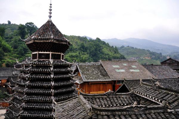 很多農民把原來的小青瓦換成樹脂瓦，樹脂瓦比小青瓦好嗎？