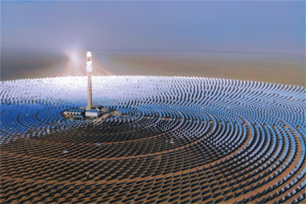 一萬多面鏡子，年發電近2億千瓦時的發電站，比科幻大片還壯觀