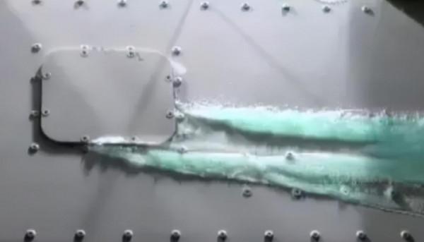 英國男子在花園散步,被飛機天降一潑屎澆一頭?這種倒黴事還不少 英國男子在花園散步,被飛機天降一潑屎澆一頭?這種倒黴事還不少